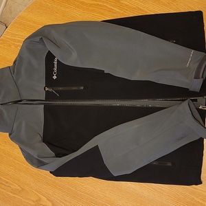 Mens Columbia SoftShell Omni-Wind Jacket (medium)